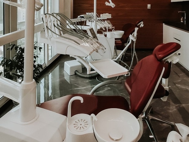 Dental treatment room where emergency dentistry is offered